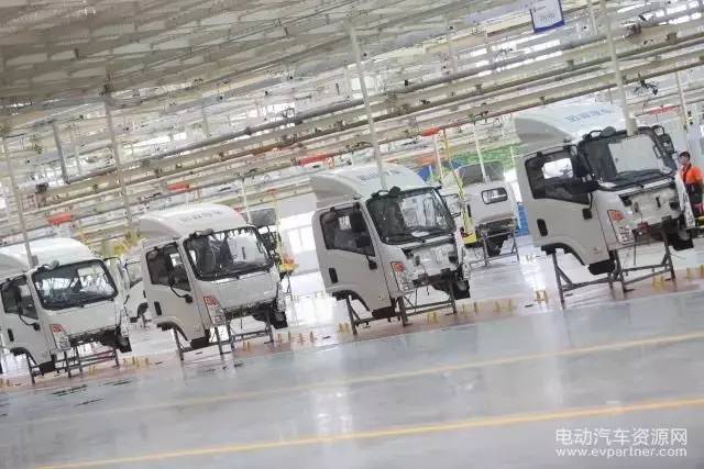 吉利四川商用車(chē)新工廠正式投產(chǎn) 填補(bǔ)南充新能源汽車(chē)制造空白
